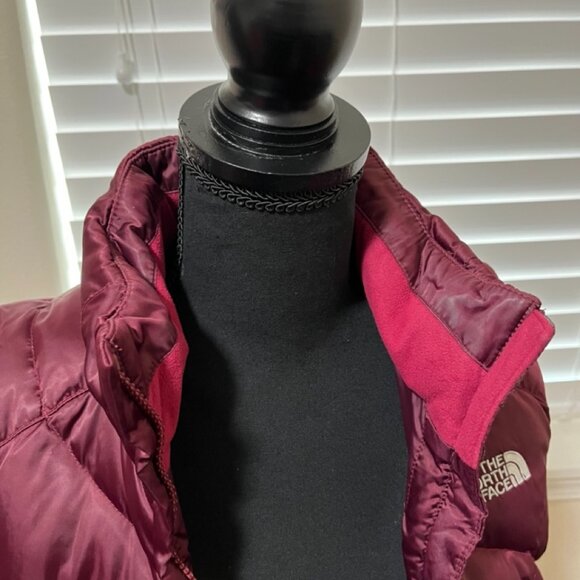 Women's North Face 550 Burgundy Puffer Vest, Size S - Picture 6 of 10